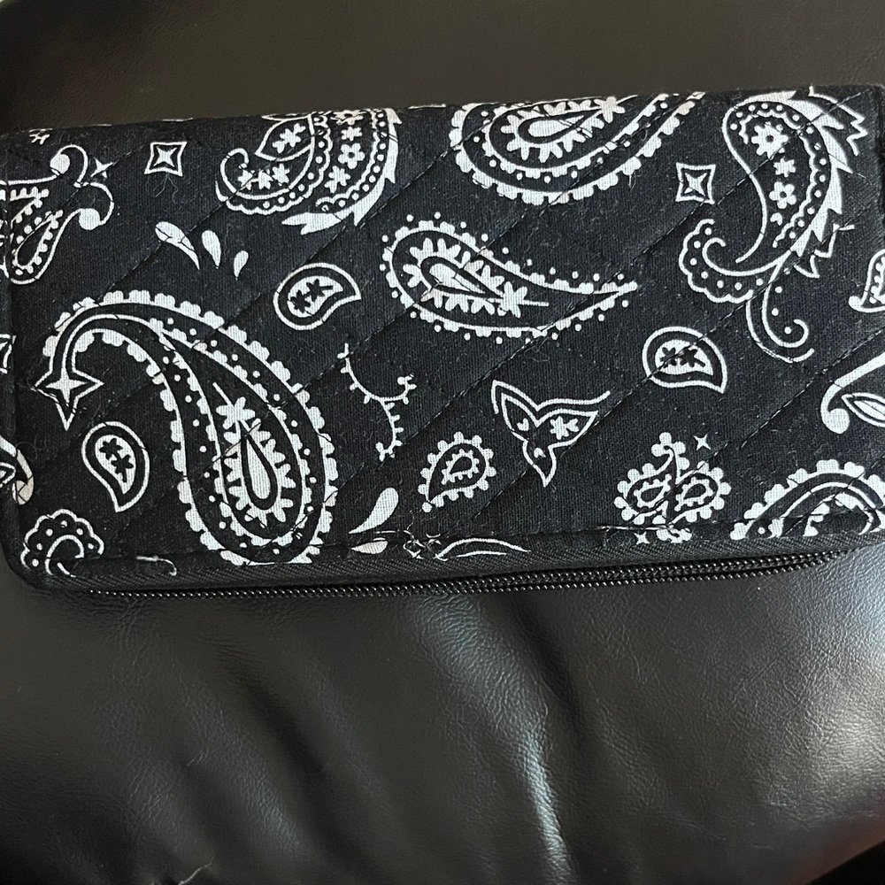 SASHA New York Quilted Paisley Zip Wristlet Wallet - Black & White NWT